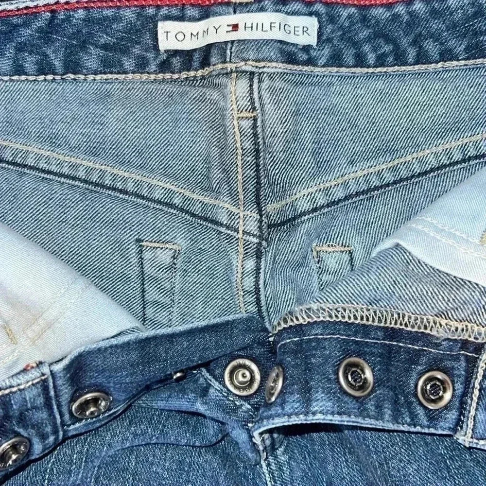 Tommy Hilfiger Denim Shorts H25 - Picture 4 of 6
